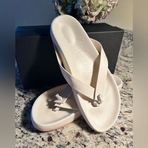 Leather thong sandals in ivory